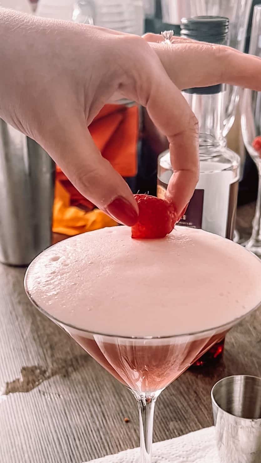 Mrs Perren is a woman of many talents but making French Martinis is my favourite 🍸🇫🇷 @stephperren 

Here’s your recipe for when the weekend finally reaches us, it’s really taking its time this week isn’t it!

🎥 also featuring @lucyje1 and @amanda.lumsden 

#frenchmartini #martini #cocktail #cocktailmaking #cocktails #cocktailsofinstagram #cocktailrecipes #cocktailrecipe #frenchmartinis #vodkacocktail #vodkadrinks #vodkacocktails #vodka #chambord