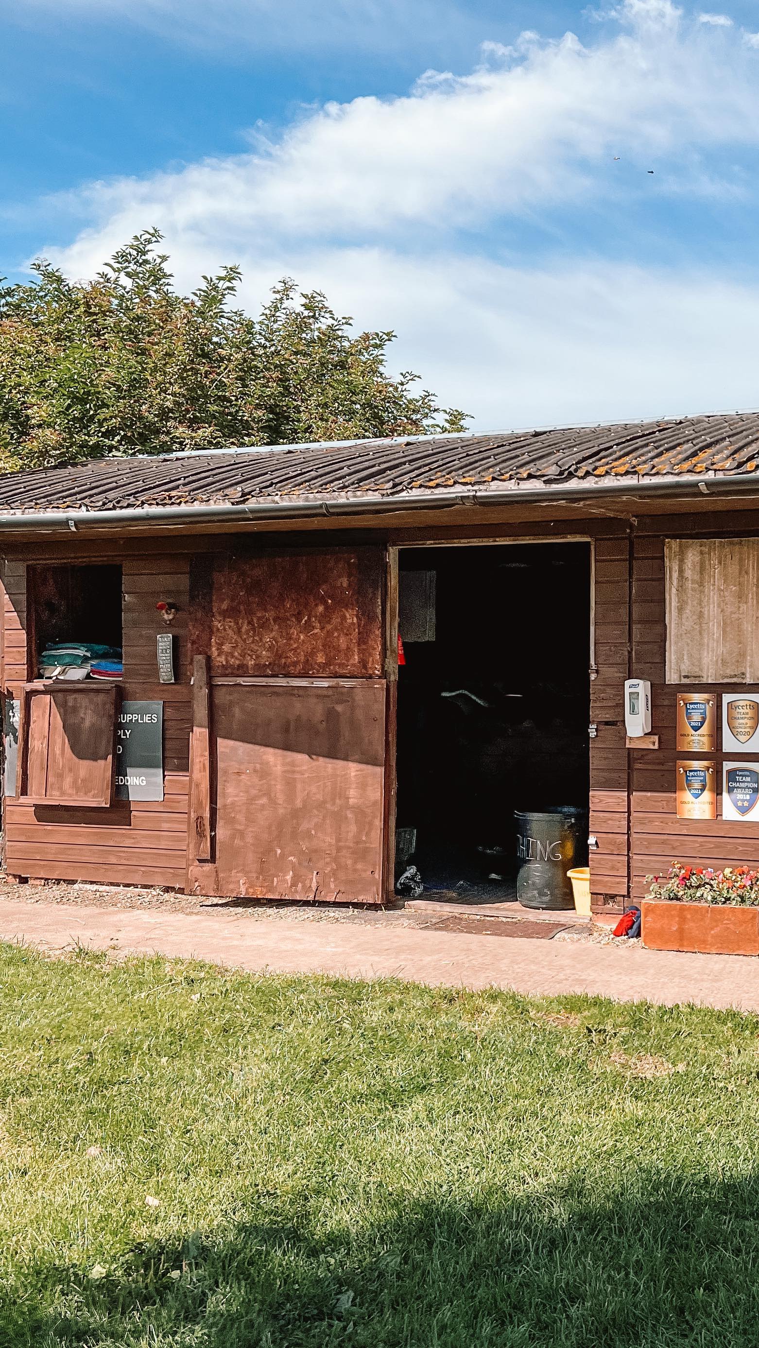 A d| As part of National Racehorse Week, Girsonfield Stud & Racing will be opening its doors to the public on 11th September. Like I did you can go and see how they train racehorses. They’re based in Otterburn in Northumberland and this is what you can expect from the day…

👨‍👩‍👧‍👦 family friends with activities for the kids 
🚗 plenty of parking 
🤝 a welcome intro by Trainer Susan Corbett
🏇🏻demonstrations from the staff riding the racehorses on the gallops
👨‍⚕️a veterinary, physio and chiropractor demo on the care of the horse that all go to make the healthiest lifestyle possible for the Racehorses
🐎 You can meet all the racehorses in training and also the mares and foals - the future stars of the yard, as Girsonfield also have a small breeding side with their retired winning mares becoming the brood mares of the future.

If you’re into horse racing or horses in general it’s a great day out and so interesting to see them all. This is one of many yards across the country opening for National Racehorse week by @greatbritishracing 

#livetheracehorse #nationalracehorseweek #greatbritishracing
⠀⠀⠀⠀⠀⠀⠀⠀⠀
Find out more on the website nationalracehorseweek.uk the link is also in my stories from yesterday. 
⠀⠀⠀⠀⠀⠀⠀⠀⠀
 #horserace #horseracing #racehorse #otterburn #racingyard #northumberland  #northumberland #familydayout #northeast #ournorthumberland #northumberlandnationalpark #northumberland_pics #northeastcaptures #northumberland_uk